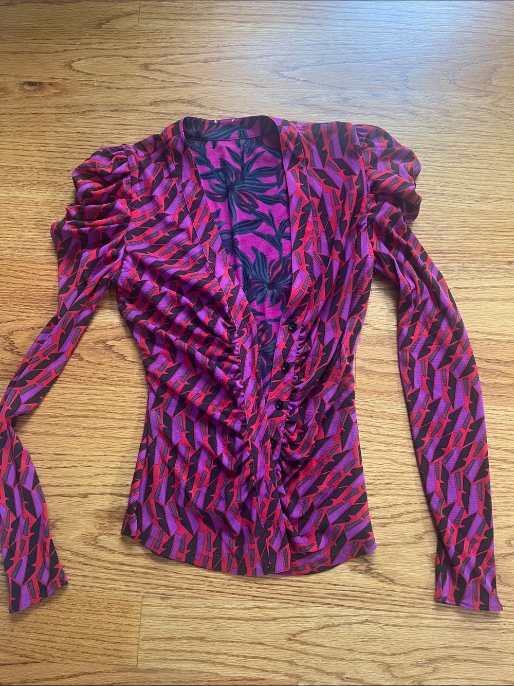 Diane Von Furstenberg Pink & Purple Ruched V-Neck Long-Sleeve reversible mesh xs